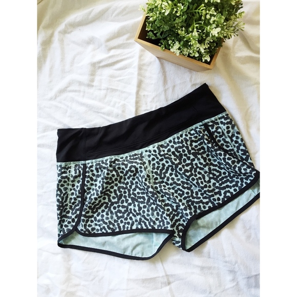 lululemon athletica Pants - Lululemon shorts size 6